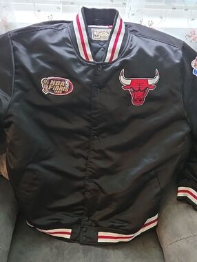 Mitchell & Ness Black, Red & White Hardwood Classics Jacket